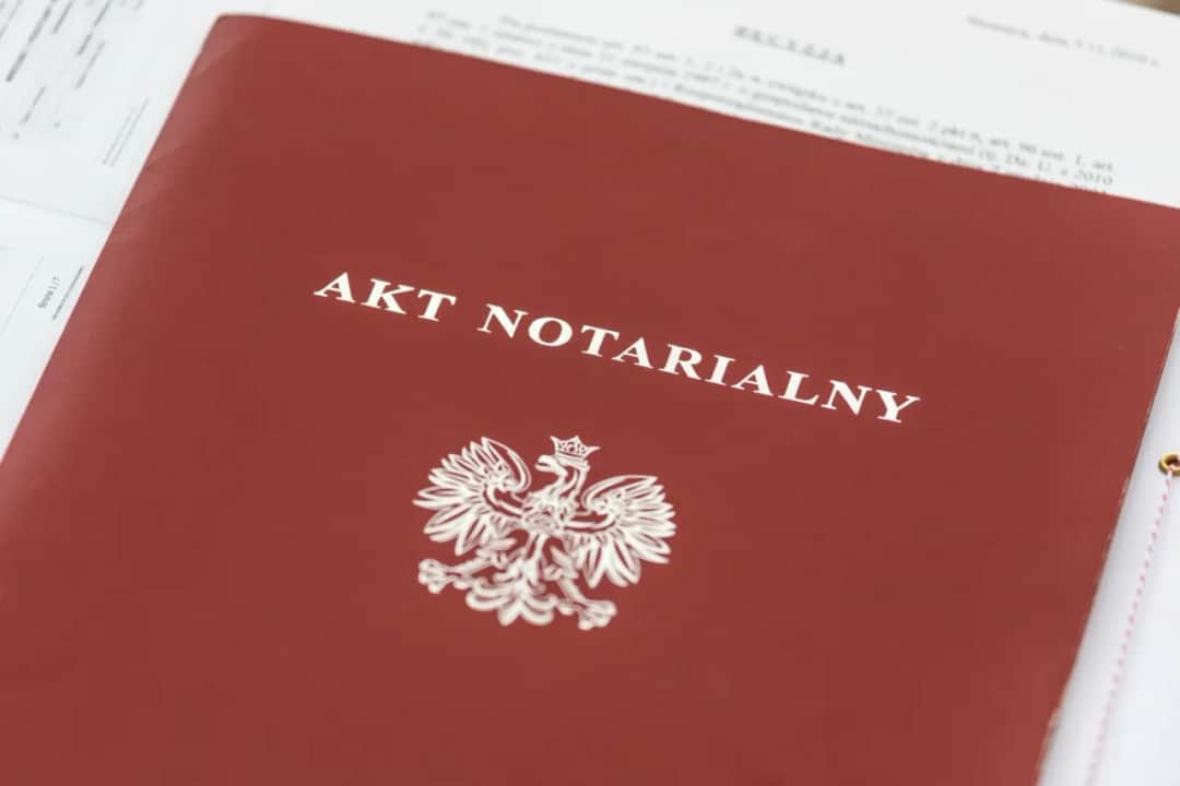 Ile kosztuje dopisanie małżonka do aktu notarialnego? Zaskakujące stawki!